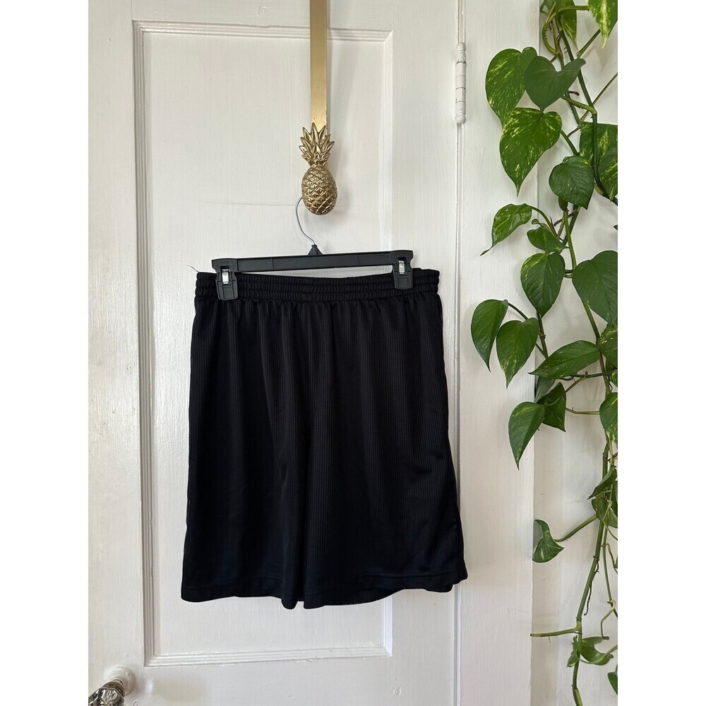 Starters Men’s size medium black basketball shorts